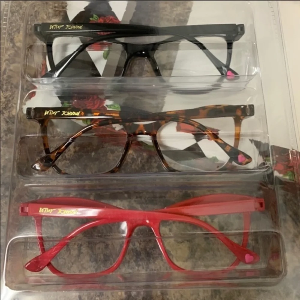 NIB Betsey Johnson Reading Glasses Set
